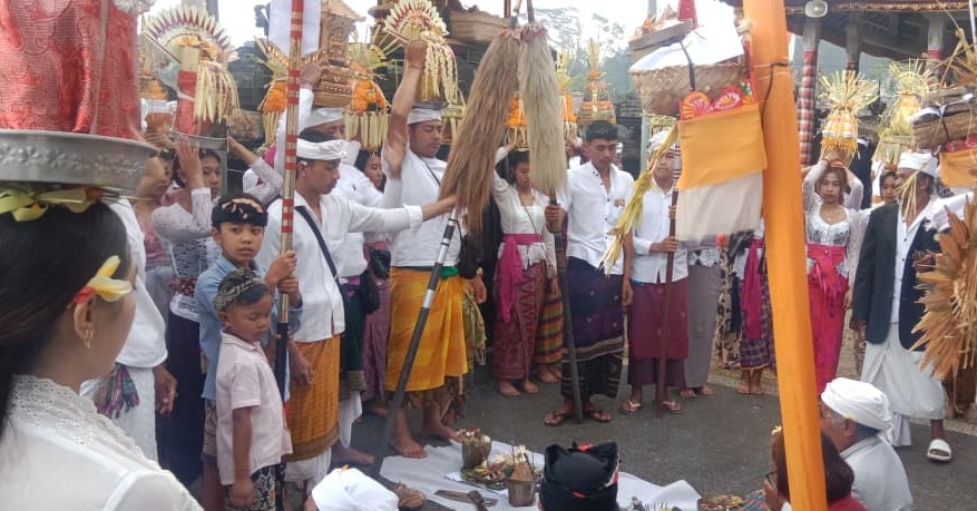 PIODALAN PURA PUSEH LAN BALE AGUNG DESA ADAT GLAGALINGGAH