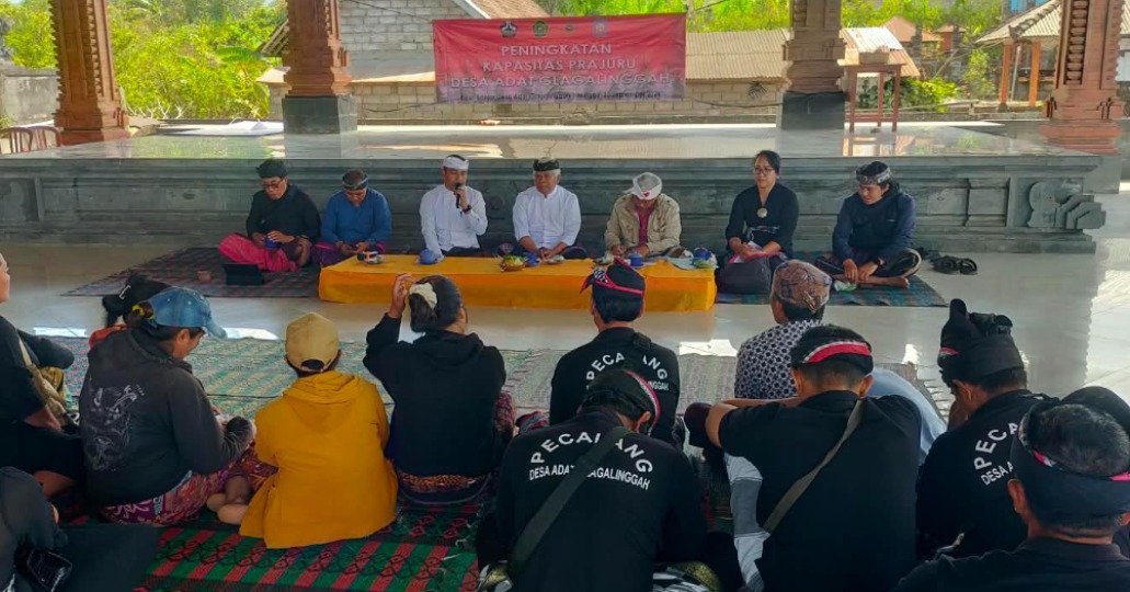 DESA ADAT GLAGALINGGAH HELAT PELATIHAN PENINGKATAN KAPASITAS KELEMBAGAAN ADAT GUNA MEMPERKUAT KESADARAN MENJAGA ADAT,BUDAYA DAN TRADISI
